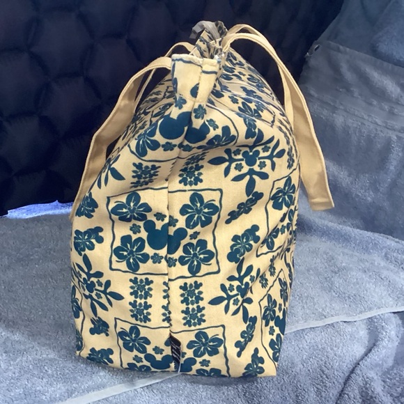 Hawaiian Print Zippered Tote Bag - Picture 5 of 7